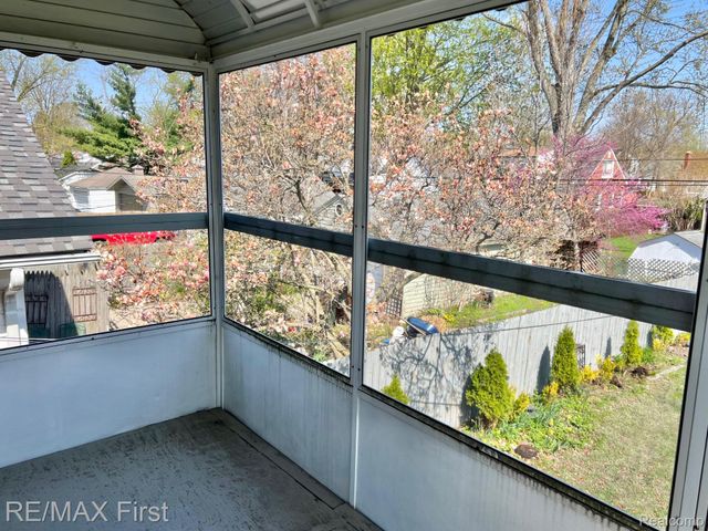 1618 Anita Avenue, Grosse Pointe Woods, MI 48236