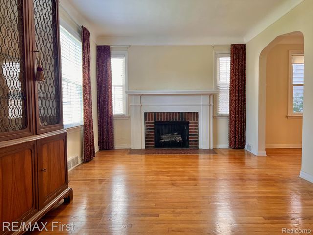 1618 Anita Avenue, Grosse Pointe Woods, MI 48236