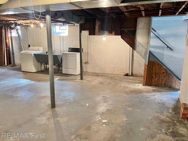 1618 Anita Avenue, Grosse Pointe Woods, MI 48236