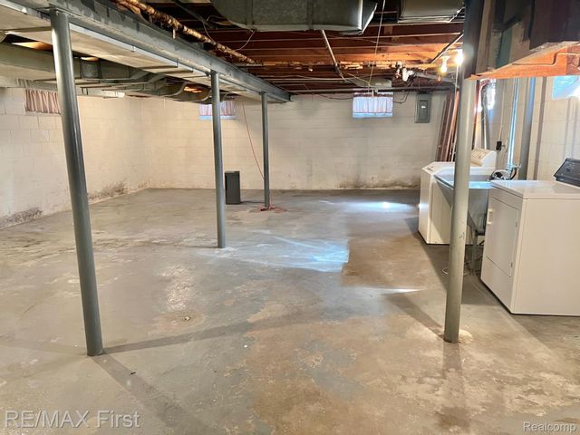 1618 Anita Avenue, Grosse Pointe Woods, MI 48236