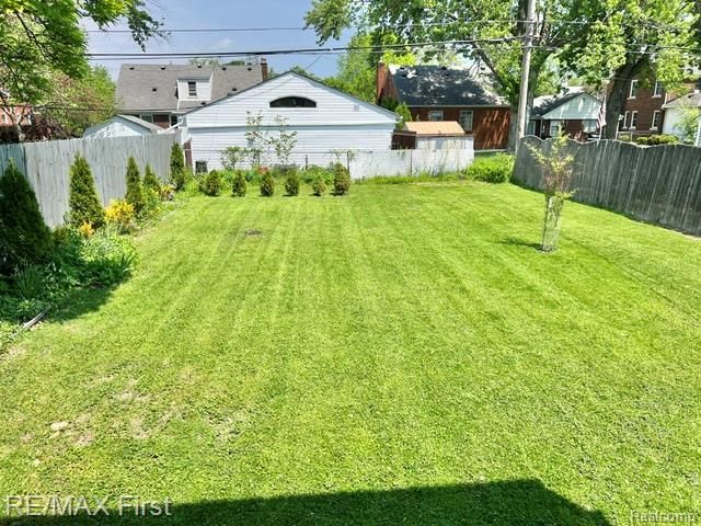 1618 Anita Avenue, Grosse Pointe Woods, MI 48236