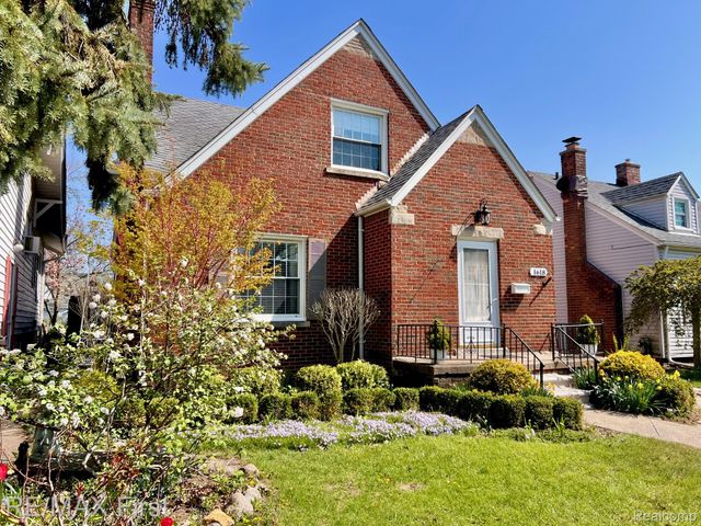 1618 Anita Avenue, Grosse Pointe Woods, MI 48236