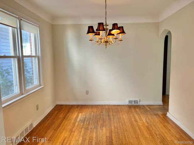 1618 Anita Avenue, Grosse Pointe Woods, MI 48236