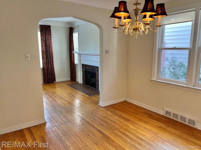 1618 Anita Avenue, Grosse Pointe Woods, MI 48236