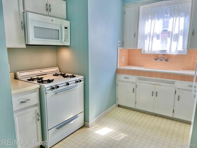 1618 Anita Avenue, Grosse Pointe Woods, MI 48236