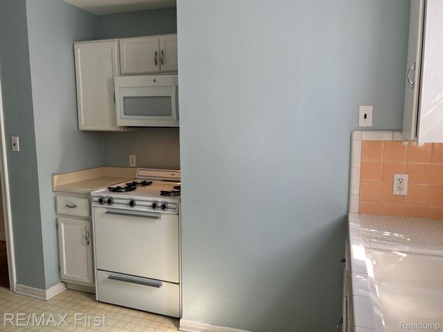 1618 Anita Avenue, Grosse Pointe Woods, MI 48236