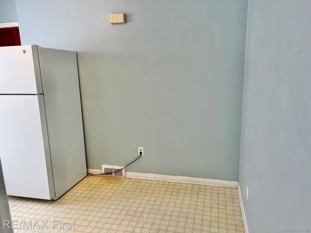 1618 Anita Avenue, Grosse Pointe Woods, MI 48236