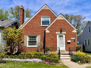 1618 Anita Avenue, Grosse Pointe Woods, MI 48236