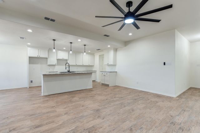 901 E Fordham Street, Lubbock, TX 79403