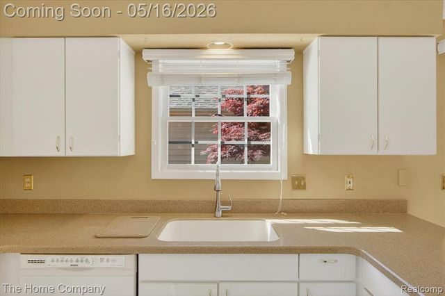 31170 Seneca Lane, Novi, MI 48377