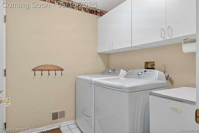 31170 Seneca Lane, Novi, MI 48377