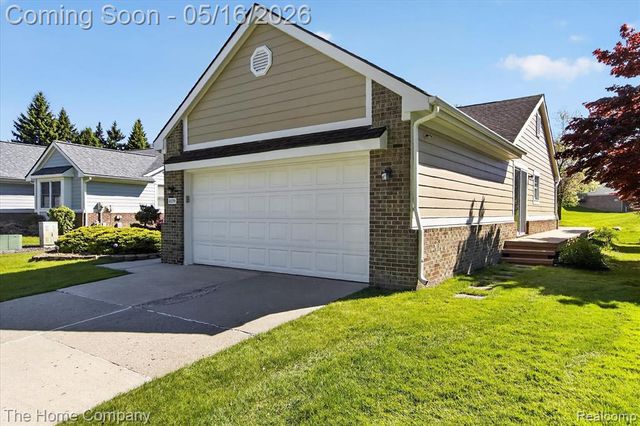 31170 Seneca Lane, Novi, MI 48377