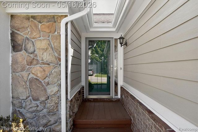 31170 Seneca Lane, Novi, MI 48377
