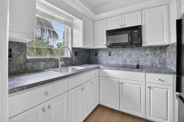 426 NE 7th Avenue 2B, Delray Beach, FL 33483