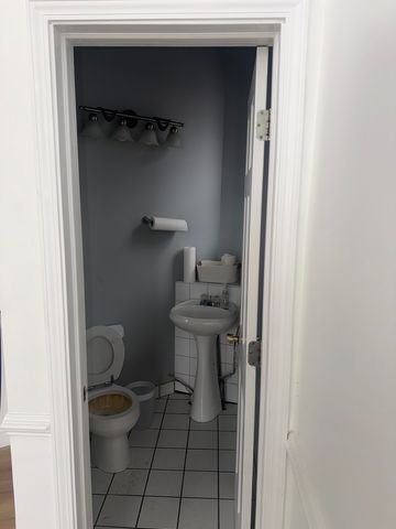 82-84 S Broadway, Aurora, IL 60505