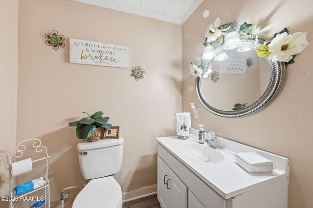 2001 Segura Road, New Iberia, LA 70560