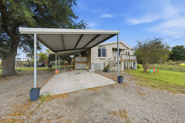 2001 Segura Road, New Iberia, LA 70560