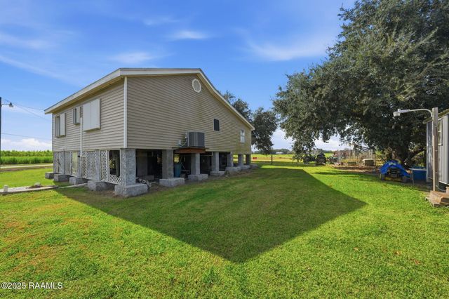2001 Segura Road, New Iberia, LA 70560