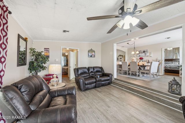 2001 Segura Road, New Iberia, LA 70560