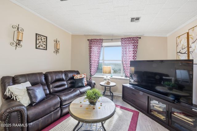 2001 Segura Road, New Iberia, LA 70560