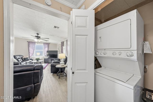 2001 Segura Road, New Iberia, LA 70560