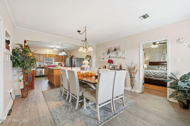 2001 Segura Road, New Iberia, LA 70560