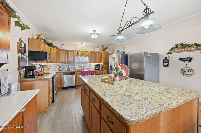 2001 Segura Road, New Iberia, LA 70560