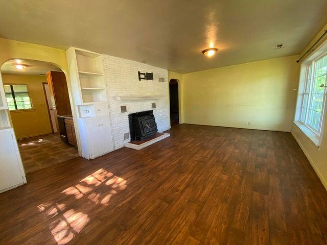 101 Hickory Street, Houston, MO 65483