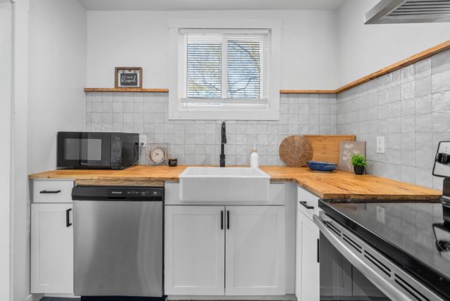 306 E St, Clarksville, TN 37042