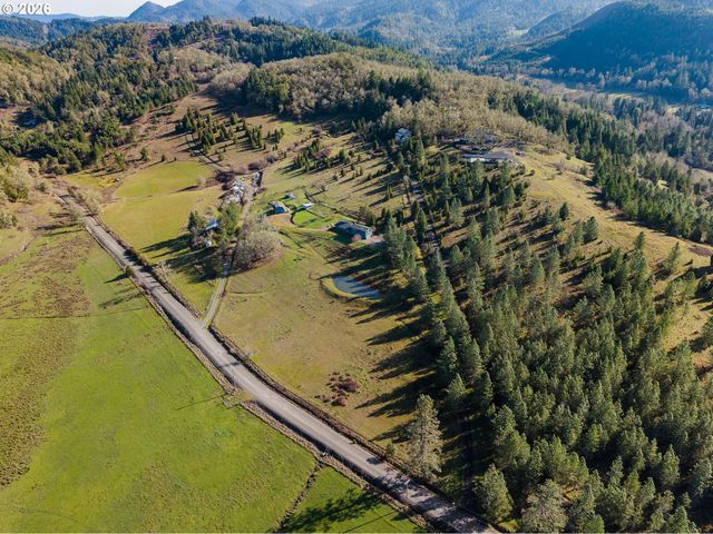 481 STRADER Rd, Roseburg, OR 97470