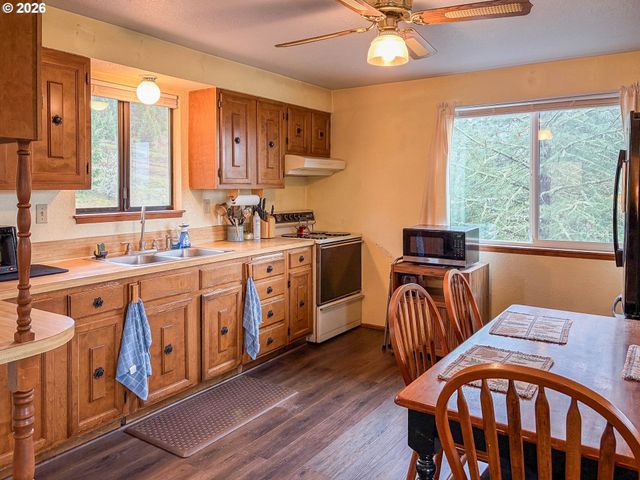 481 STRADER Rd, Roseburg, OR 97470