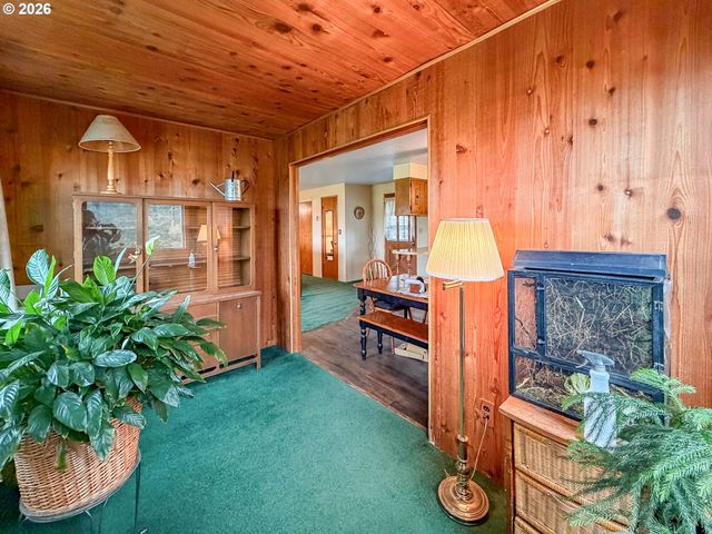 481 STRADER Rd, Roseburg, OR 97470