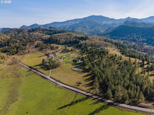 481 STRADER Rd, Roseburg, OR 97470