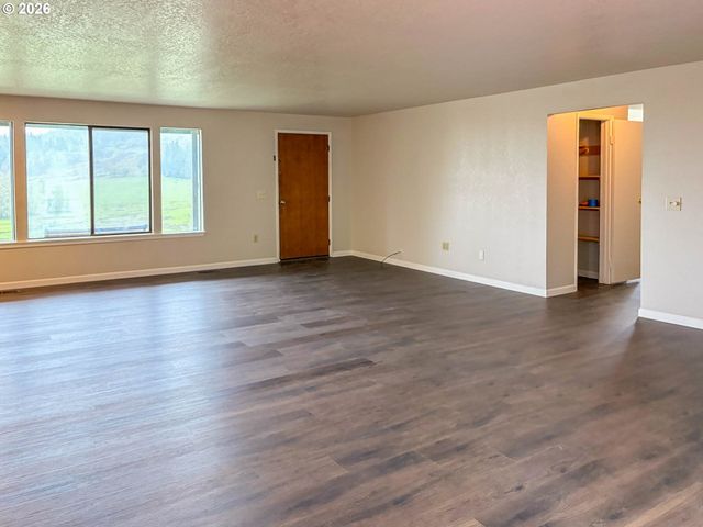 481 STRADER Rd, Roseburg, OR 97470