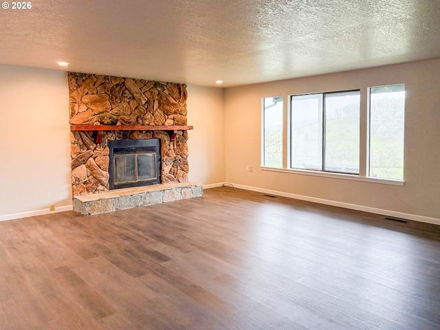 481 STRADER Rd, Roseburg, OR 97470