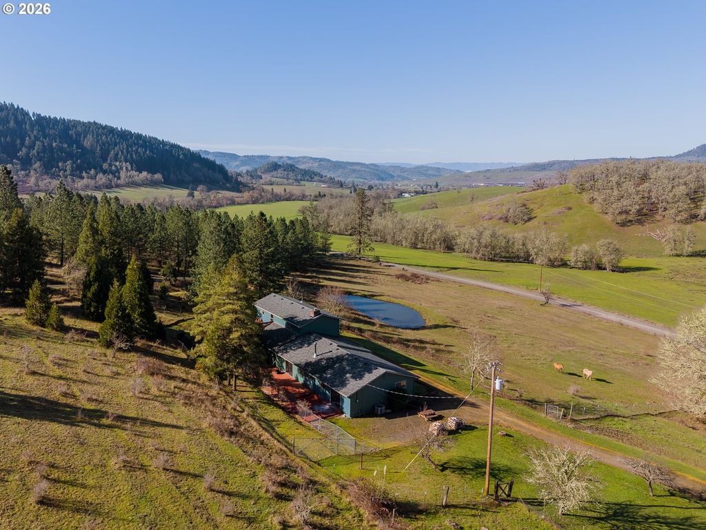 481 STRADER Rd, Roseburg, OR 97470