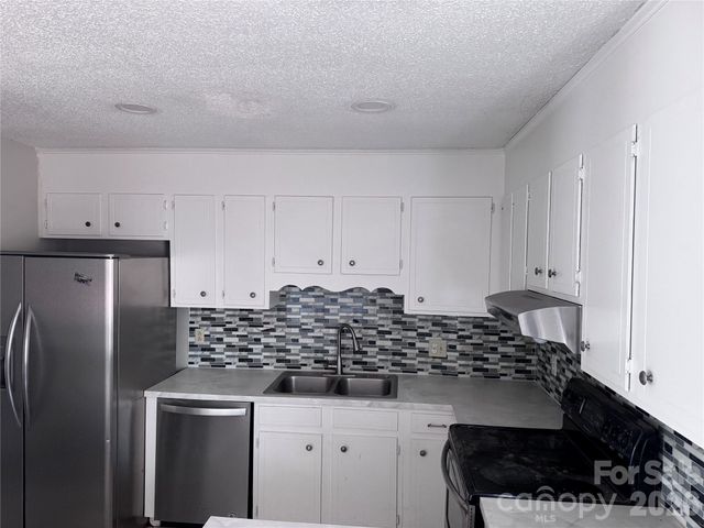 1511 Old Carriage Drive, Newton, NC 28658