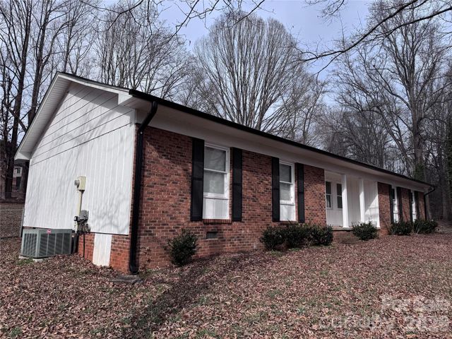 1511 Old Carriage Drive, Newton, NC 28658