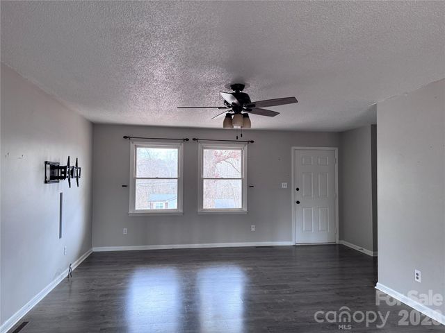 1511 Old Carriage Drive, Newton, NC 28658