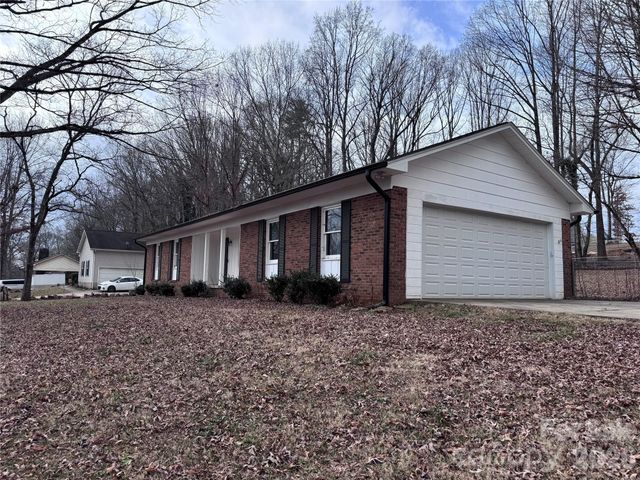 1511 Old Carriage Drive, Newton, NC 28658