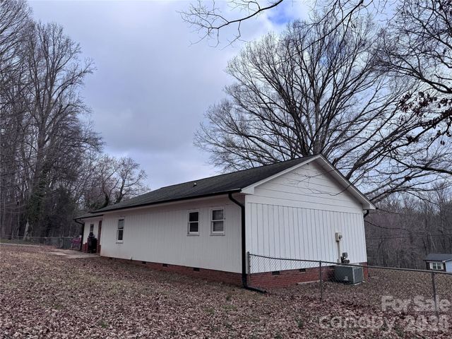 1511 Old Carriage Drive, Newton, NC 28658