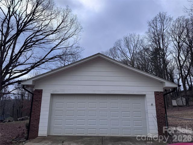 1511 Old Carriage Drive, Newton, NC 28658