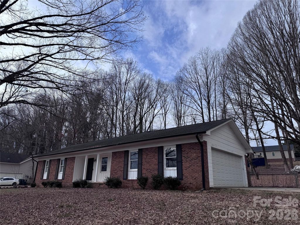 1511 Old Carriage Drive, Newton, NC 28658