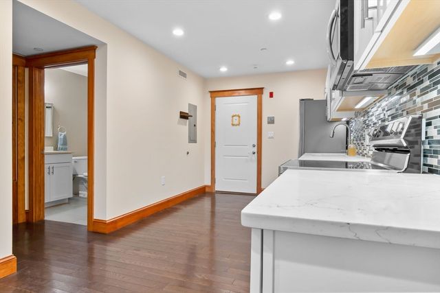 44 Maple St 10, Danvers, MA 01923