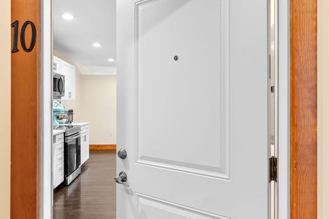 44 Maple St 10, Danvers, MA 01923