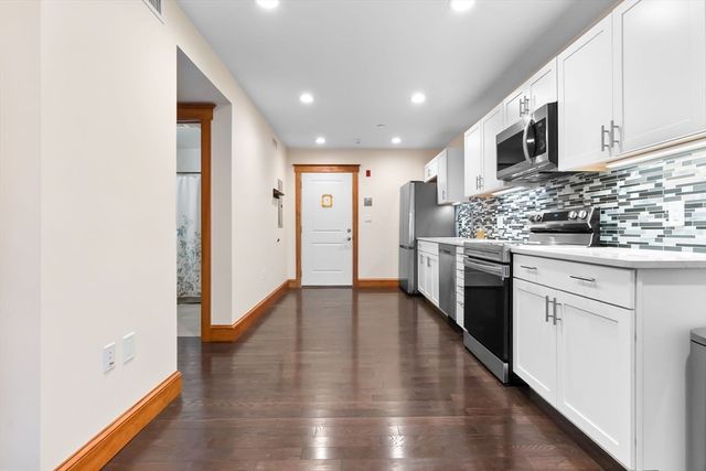 44 Maple St 10, Danvers, MA 01923