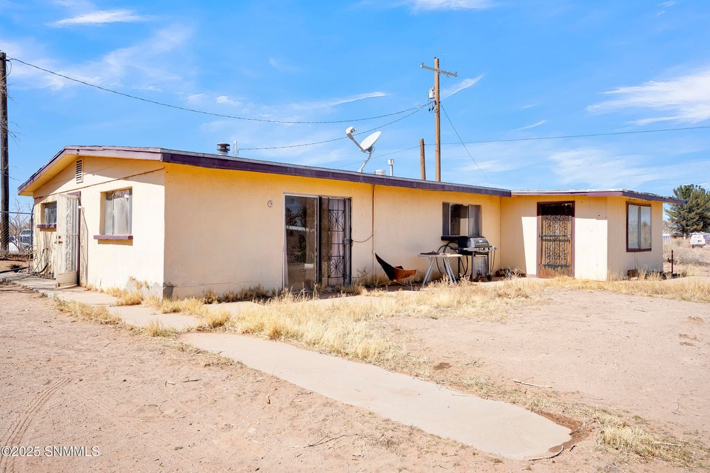 579 Arrowhead Drive NW, Deming, NM 88030