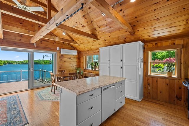 21 Carrier Lane, Sutton, MA 01590