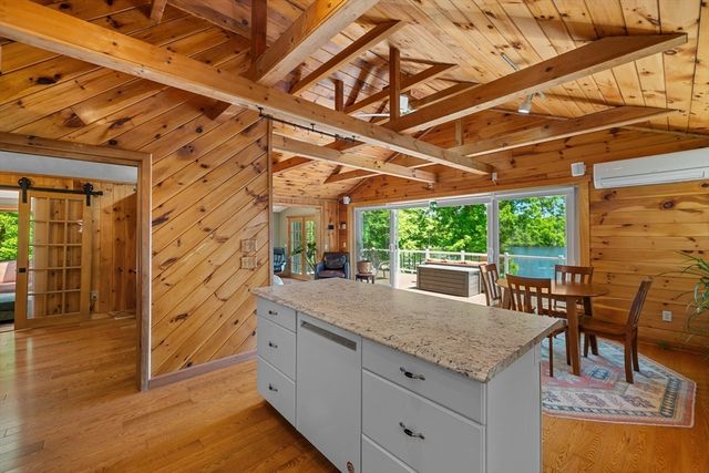 21 Carrier Lane, Sutton, MA 01590