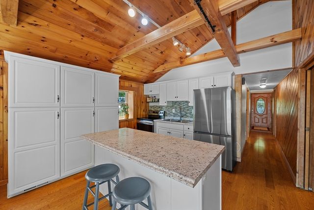 21 Carrier Lane, Sutton, MA 01590